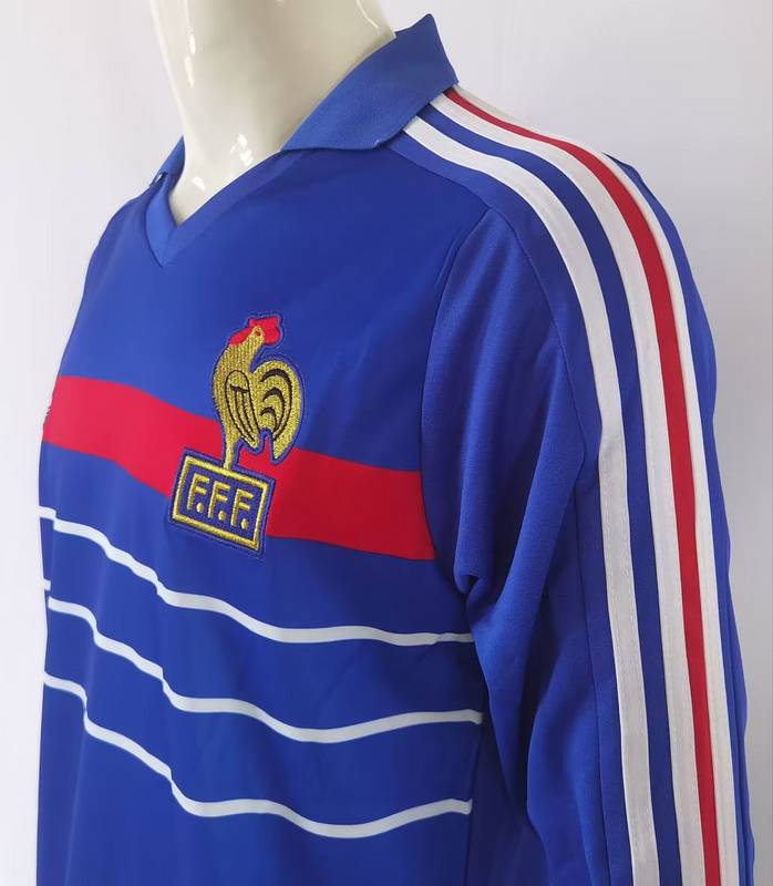 82-84 France home